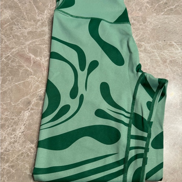 Balance Athletica Vitality X Cosmopolitan the ascend pant in botanical green - Picture 7 of 9